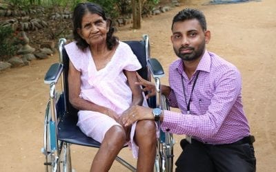 නීරෝගී සුව පතා අසරණ මවකට වාරුවක් වූ ෆේස්බුක් මිතුරා | Donating a Wheelchair (නැවත පරිත්‍යාග කිරීම)